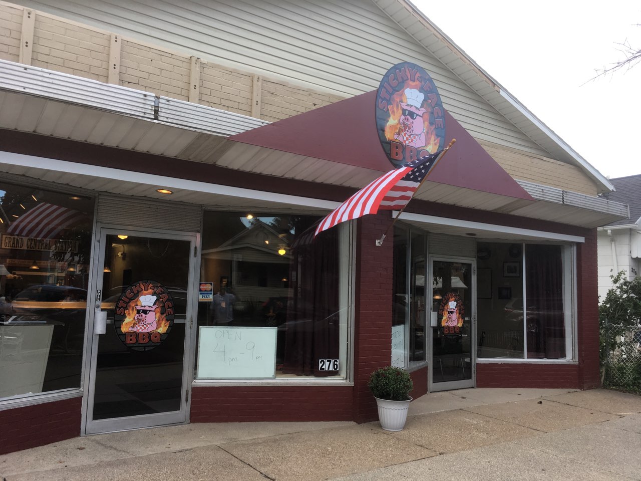 Live ‘High on the Hog’ at Sticky Face BBQ