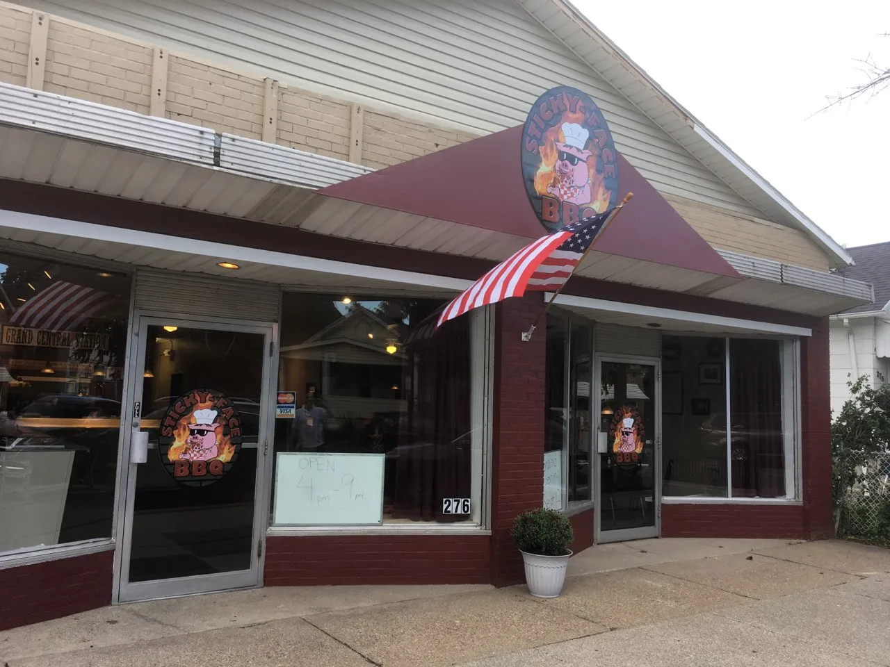 Live ‘High on the Hog’ at Sticky Face BBQ