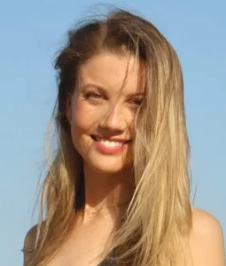 Nicki Clyne