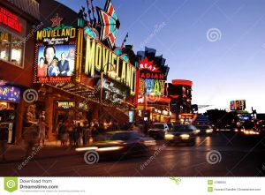 clifton-hill-tourist-area-niagara-falls-ontario-4188504