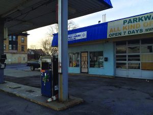 US gas station shuttered; new Seneca gas station saves 41 cents/gallon taxes.