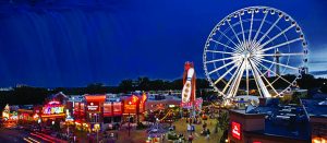 Unlike in Niagara Falls New York - the only tourist town in the world to get 8 million tourists per year and is broke - in Niagara Falls Ontario - a boom town with the same name - they realize that attractions are necessary to keep tourists. .