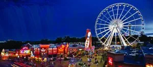 Unlike in Niagara Falls New York - the only tourist town in the world to get 8 million tourists per year and is broke - in Niagara Falls Ontario - a boom town with the same name - they realize that attractions are necessary to keep tourists. .