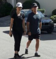 Cult leader Keith Raniere has fled the United States; may be seeking to avoid imminent arrest in New York